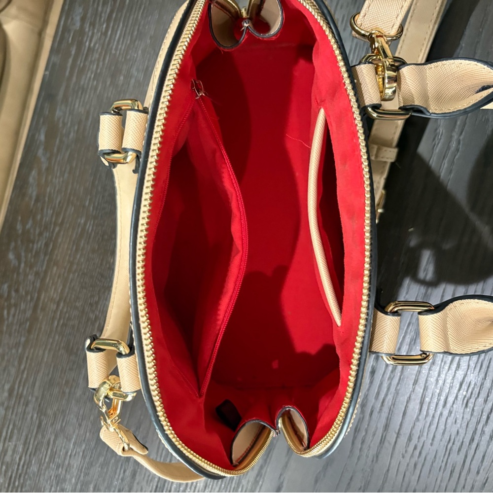 Marilyn Monroe Beige Satchel with Gold Details - Picture 3 of 3